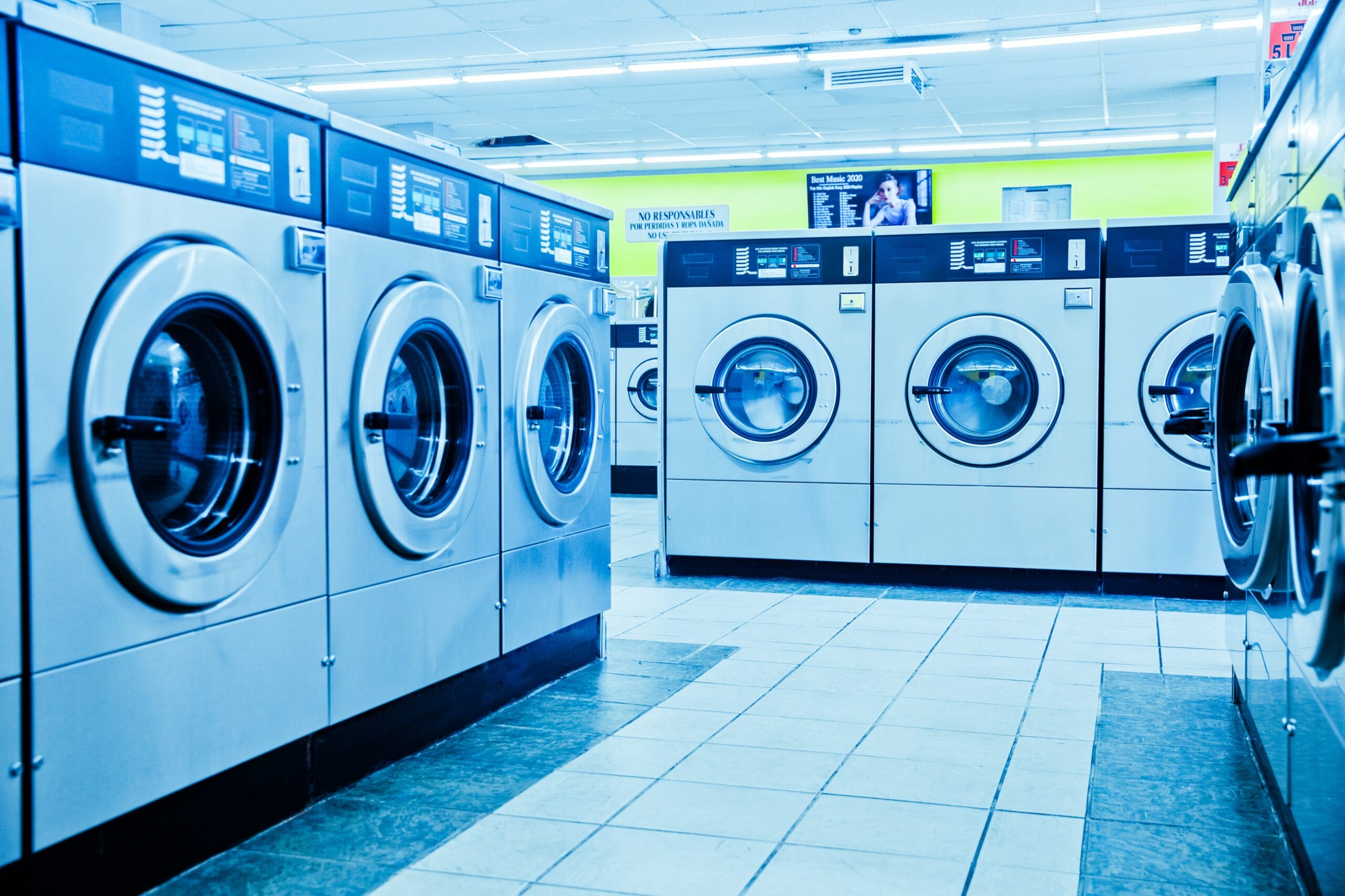 https://www.pexels.com/photo/photo-of-front-load-washing-machines-4700410/